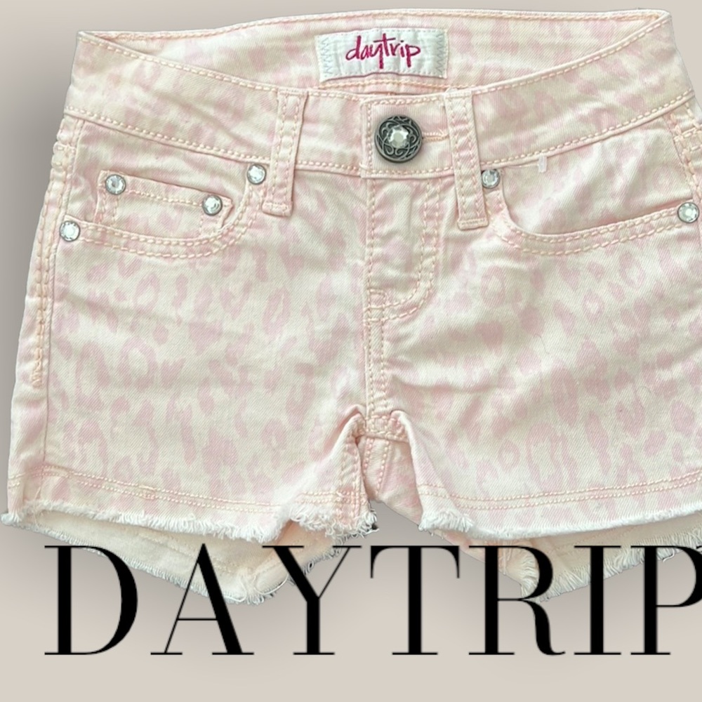 Girls Daytrip cheetah print denim shorts